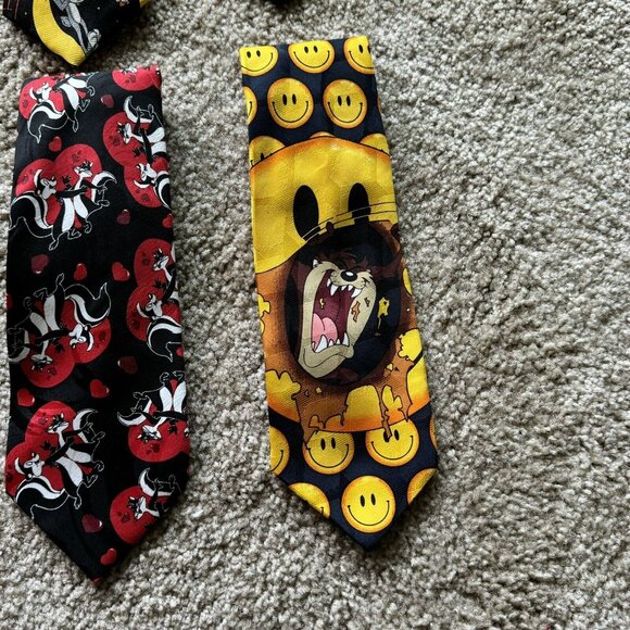 VTG 90s Looney Tunes Neckties Lot of 12 AOP Baseball Halloween Valentine's Day - Picture 9 of 13